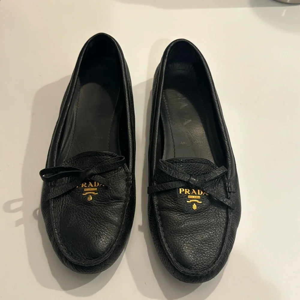 Prada flats - Picture 1 of 1